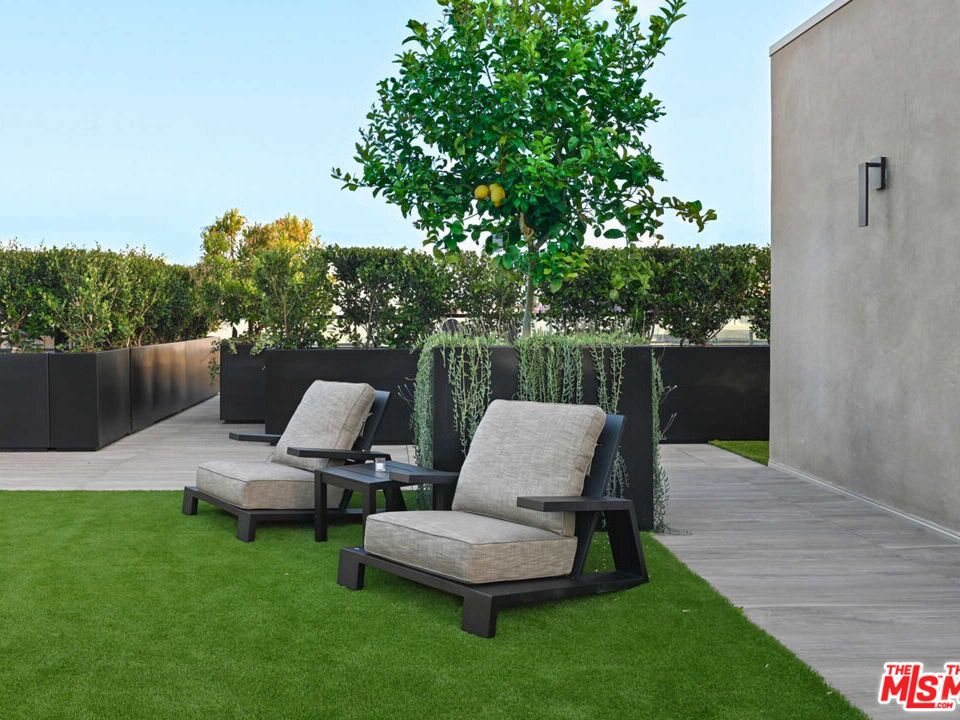 350 N Palm Dr Unit: 401