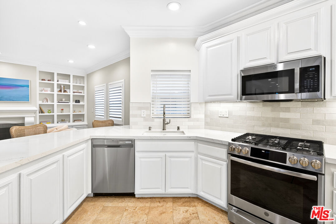 10364 Almayo Ave Unit: 205