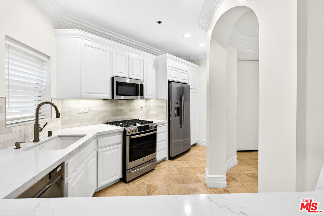 10364 Almayo Ave Unit: 205