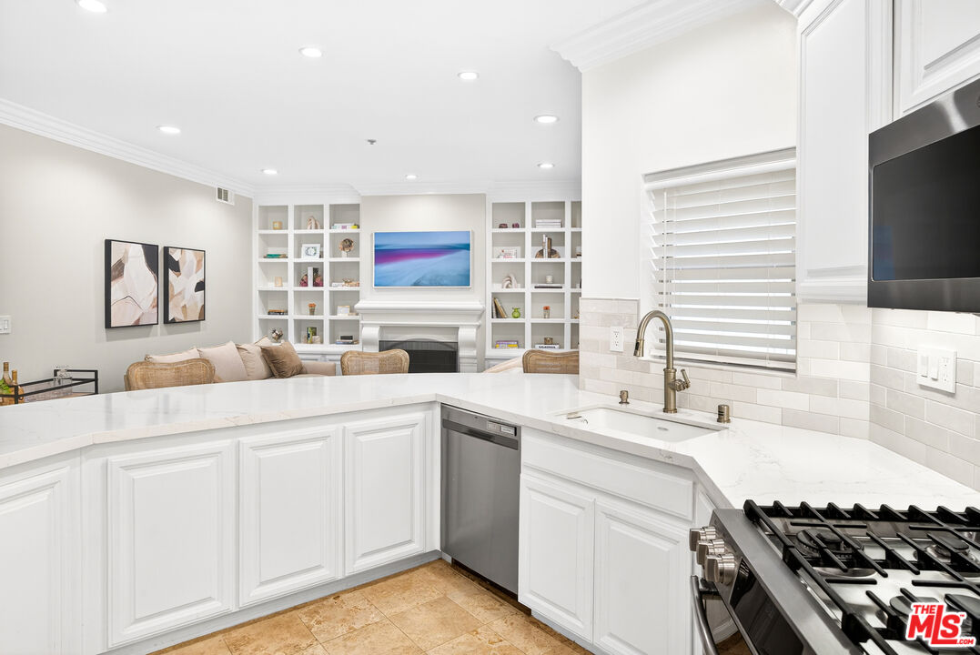 10364 Almayo Ave Unit: 205