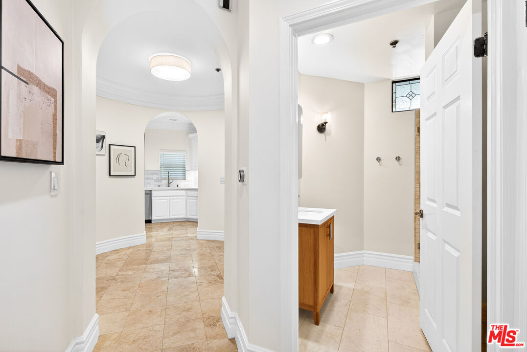 10364 Almayo Ave Unit: 205