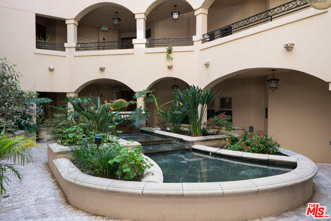 10364 Almayo Ave Unit: 205