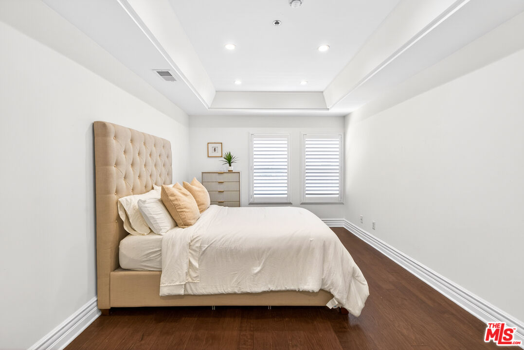 10364 Almayo Ave Unit: 205