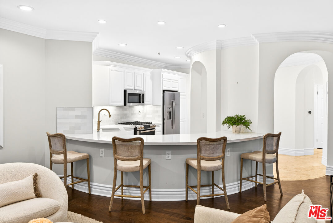 10364 Almayo Ave Unit: 205