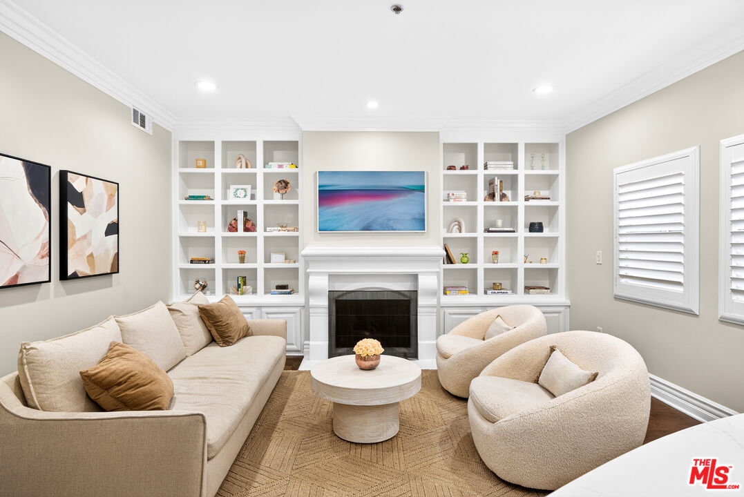 10364 Almayo Ave Unit: 205