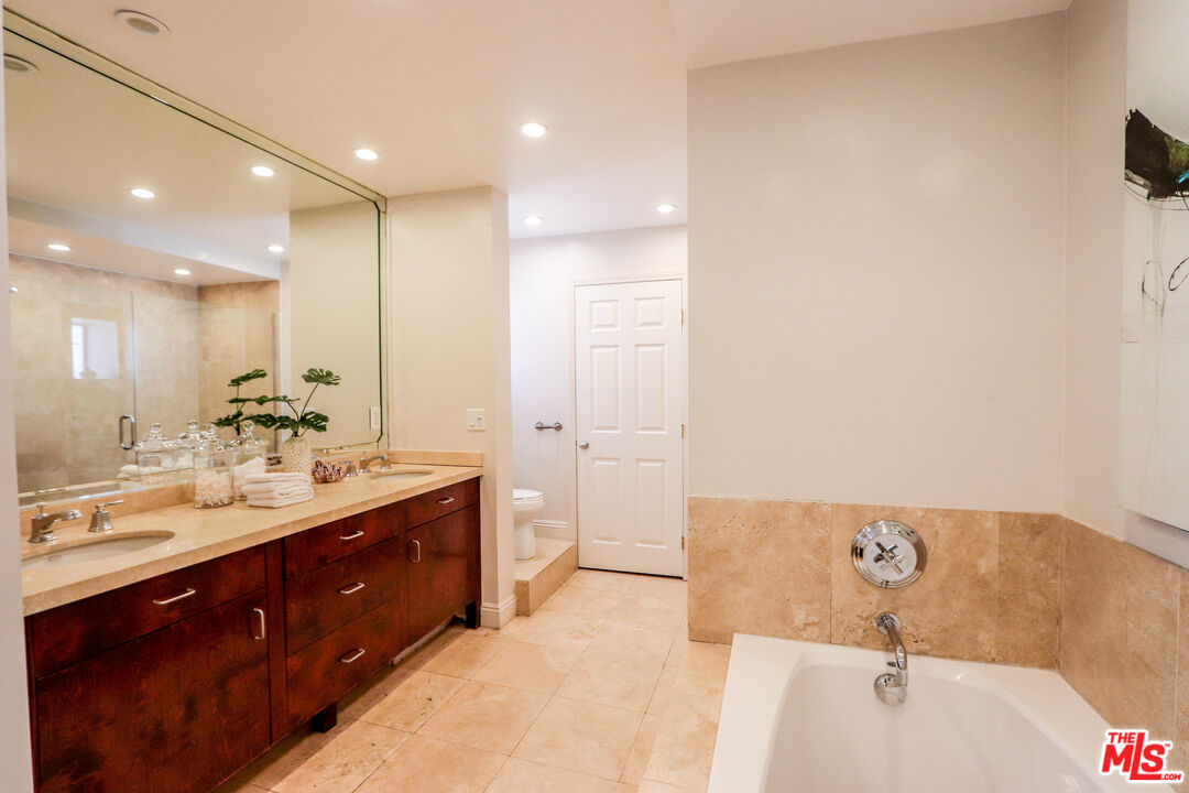 121 S Palm Dr Unit: 404