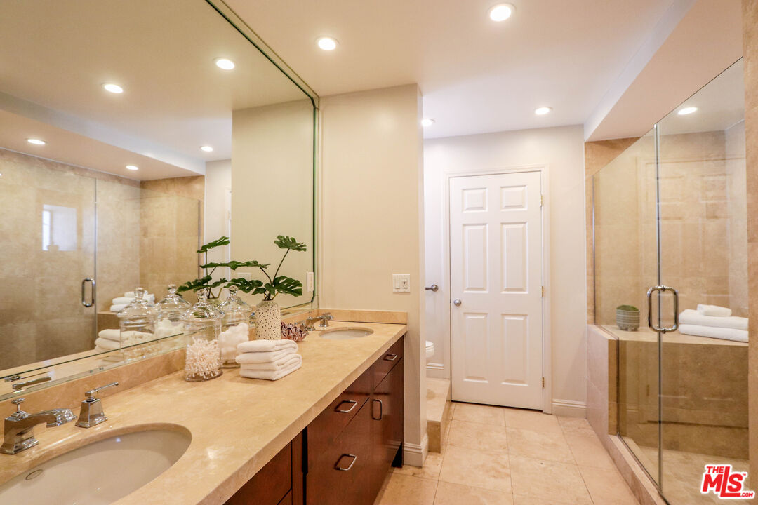 121 S Palm Dr Unit: 404