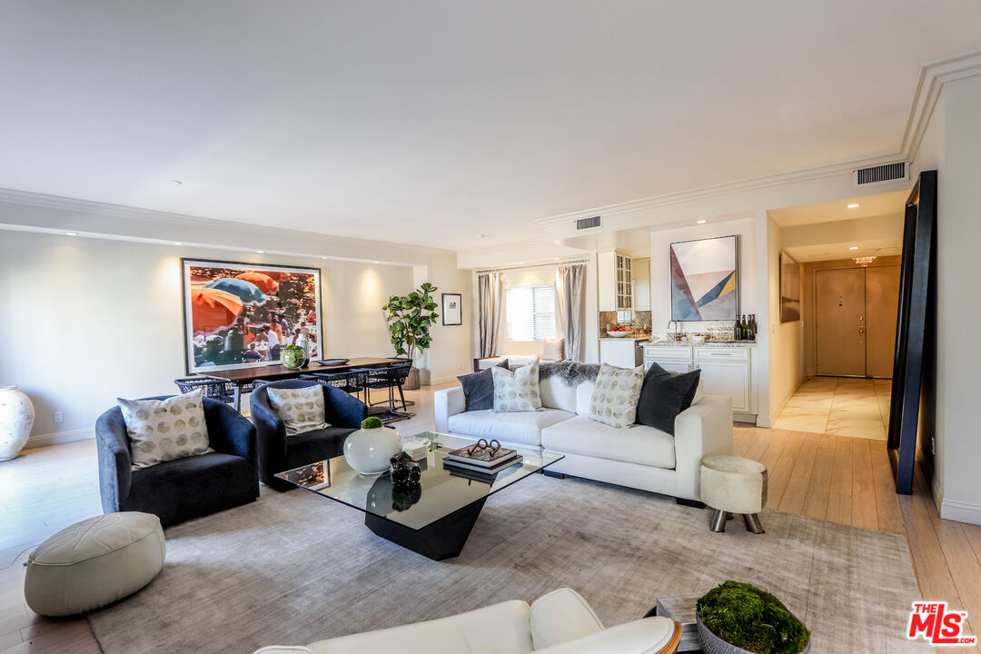 121 S Palm Dr Unit: 404