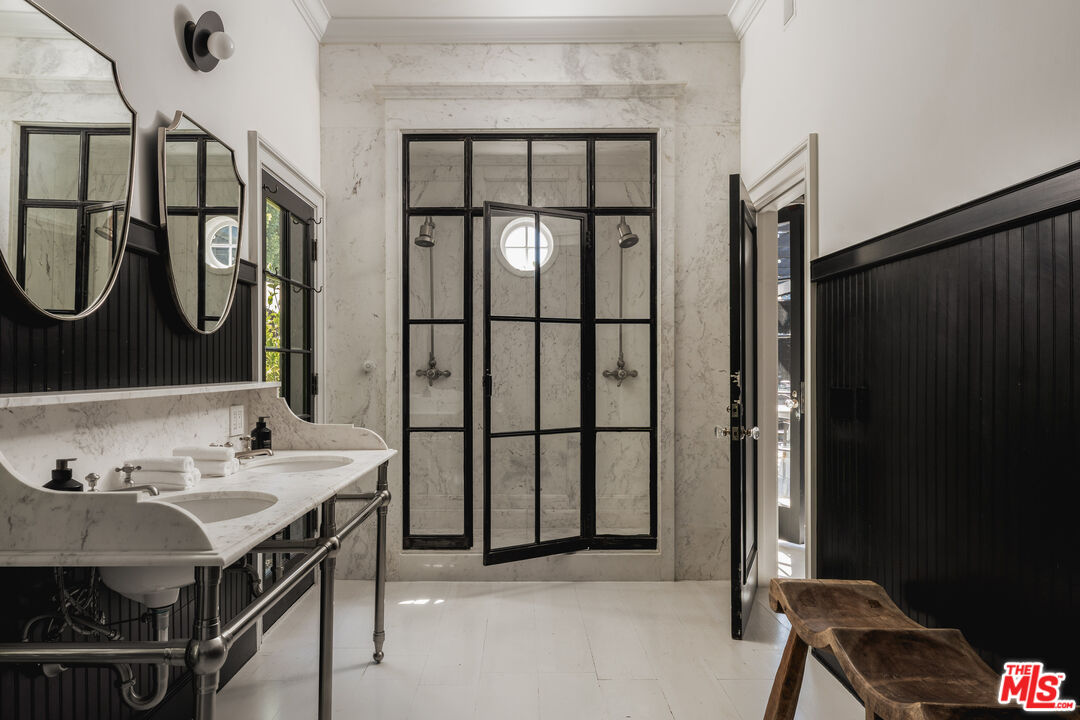 250 S Chadbourne Ave