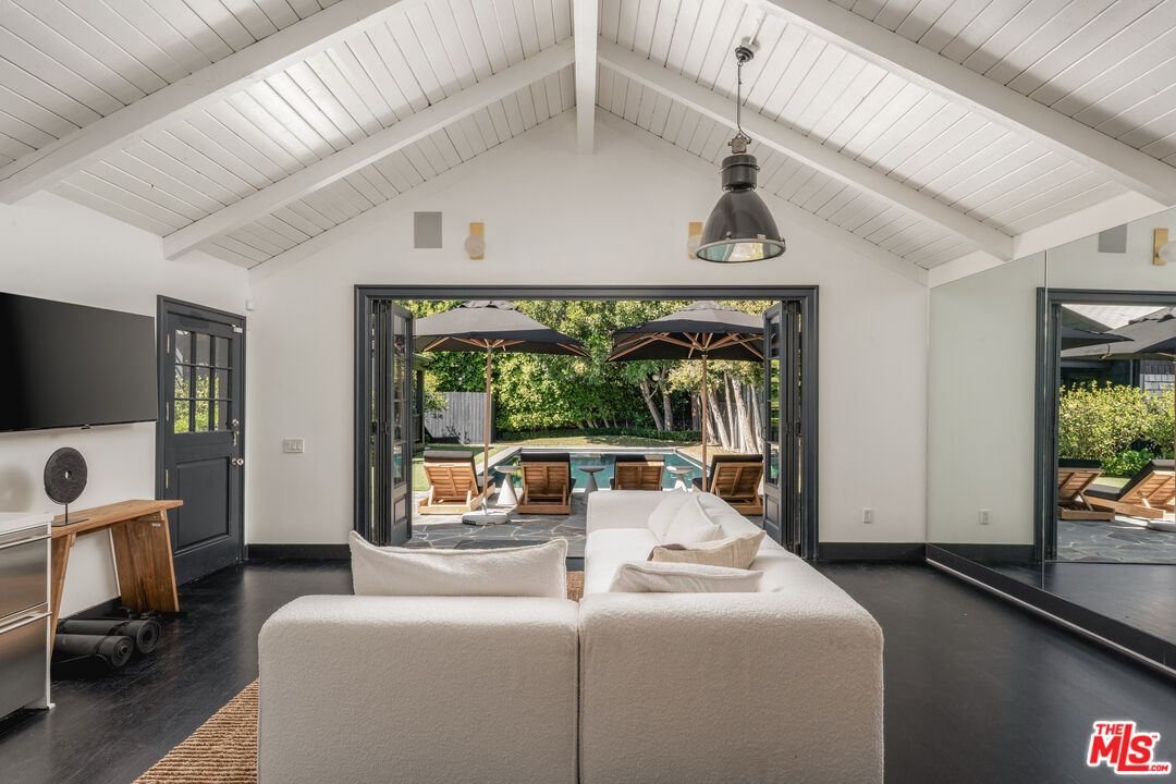 250 S Chadbourne Ave