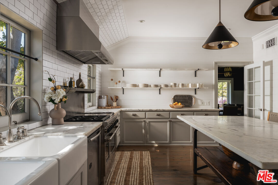 250 S Chadbourne Ave