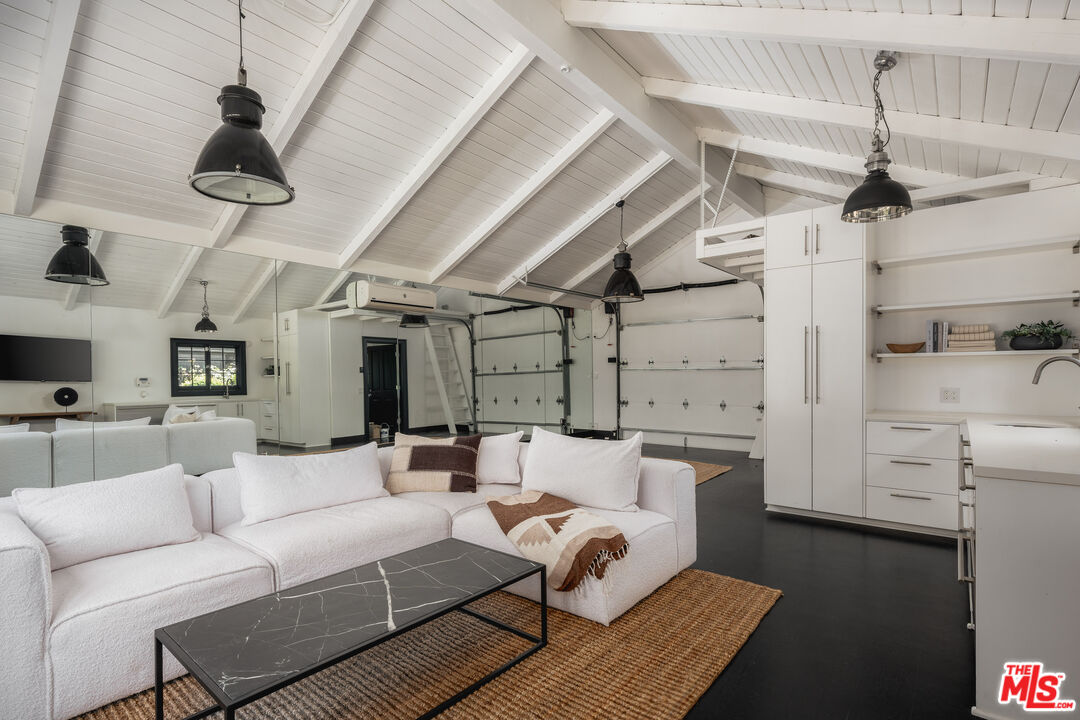 250 S Chadbourne Ave