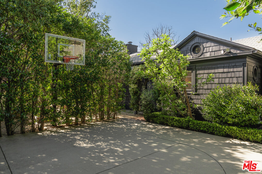 250 S Chadbourne Ave