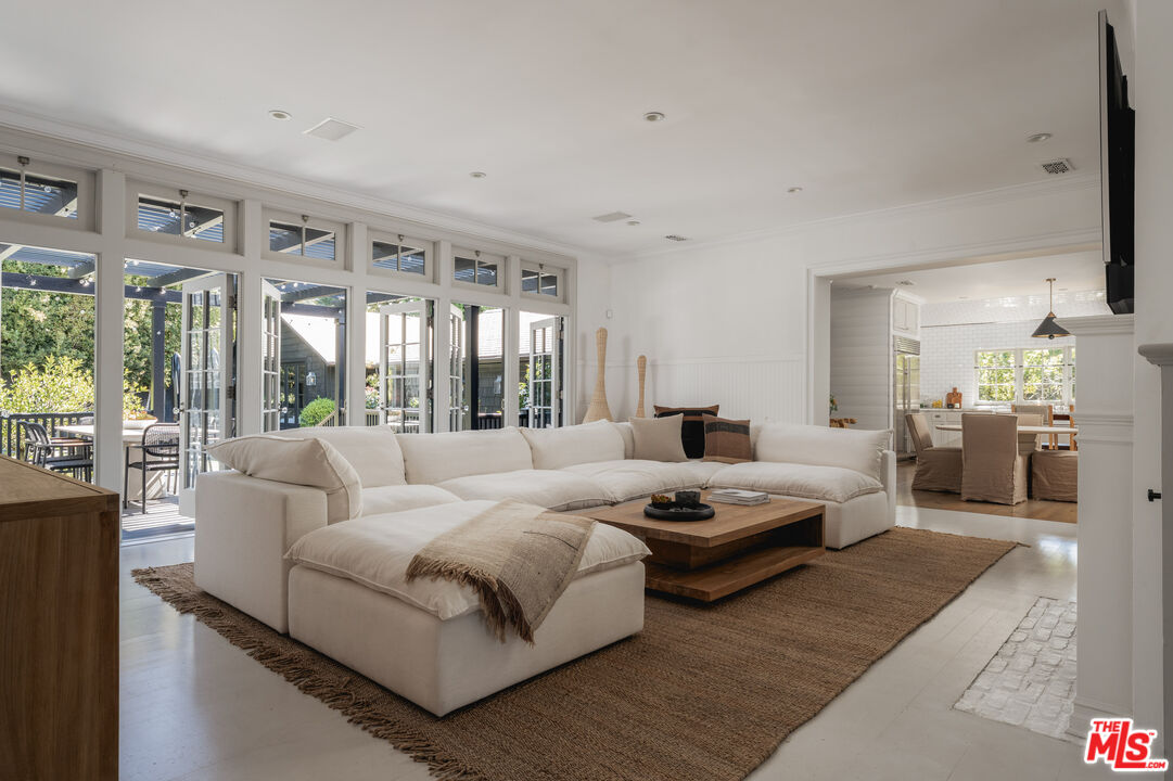 250 S Chadbourne Ave