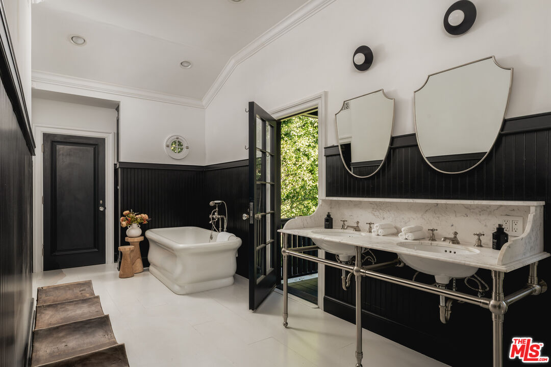 250 S Chadbourne Ave