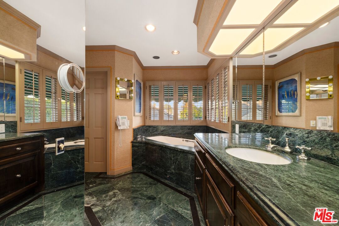 524 N Rockingham Ave