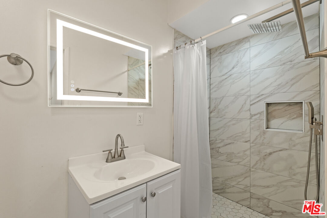 7825 W Manchester Ave Unit: 1