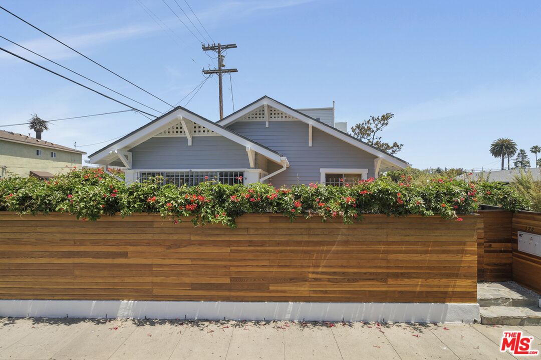 320 4th Ave Unit: 1