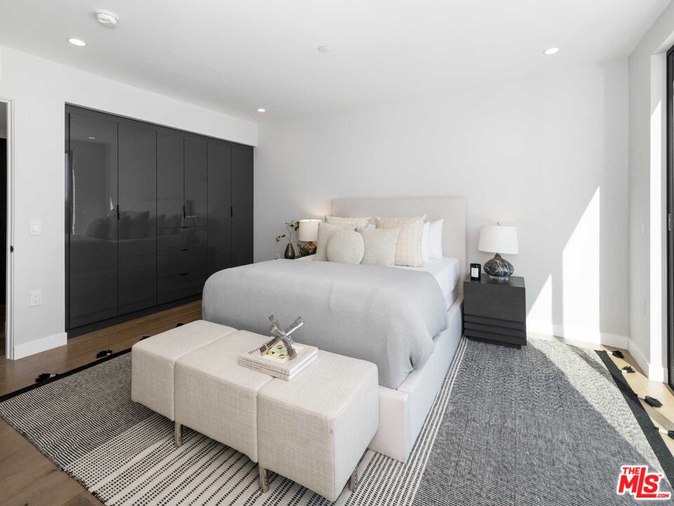 1017 N Croft Ave Unit: 201