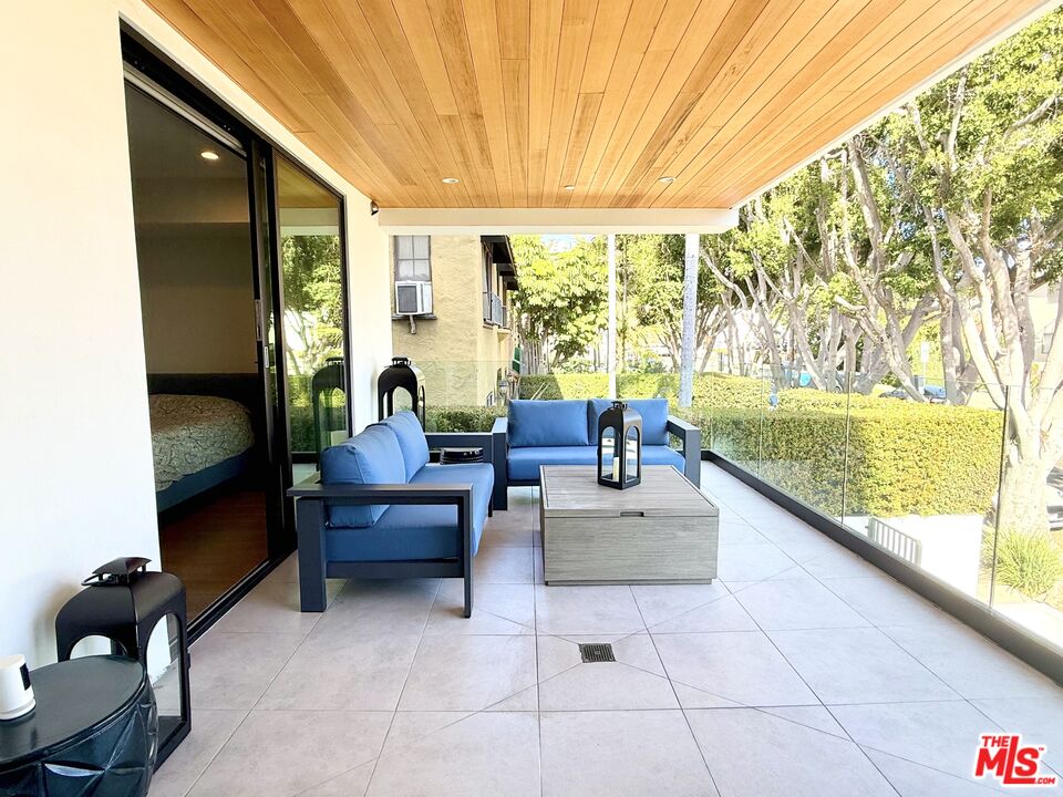 1017 N Croft Ave Unit: 201