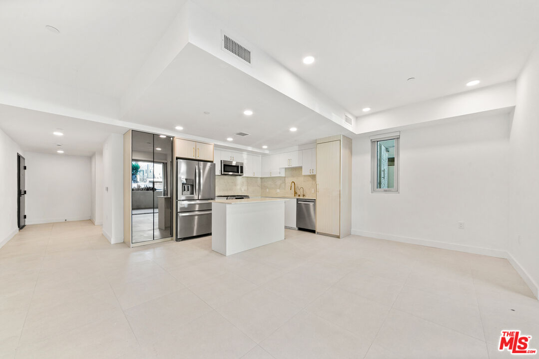 1257 N Sweetzer Ave Unit: 101