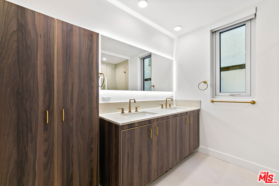 1257 N Sweetzer Ave Unit: 101
