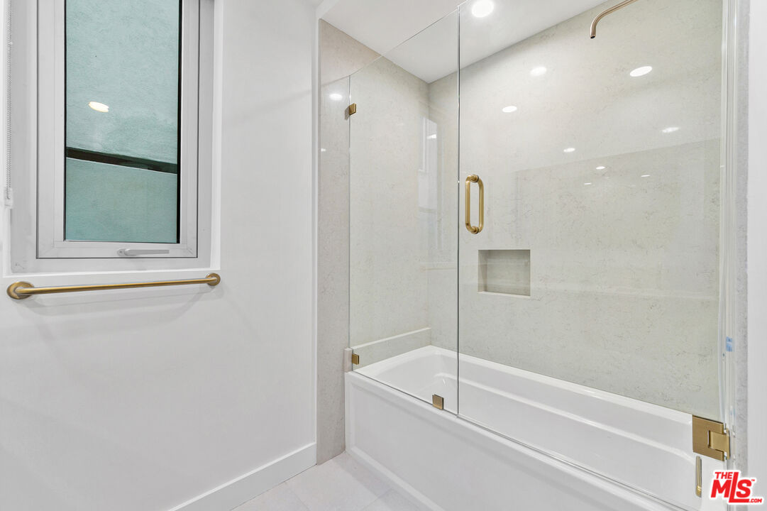 1257 N Sweetzer Ave Unit: 101