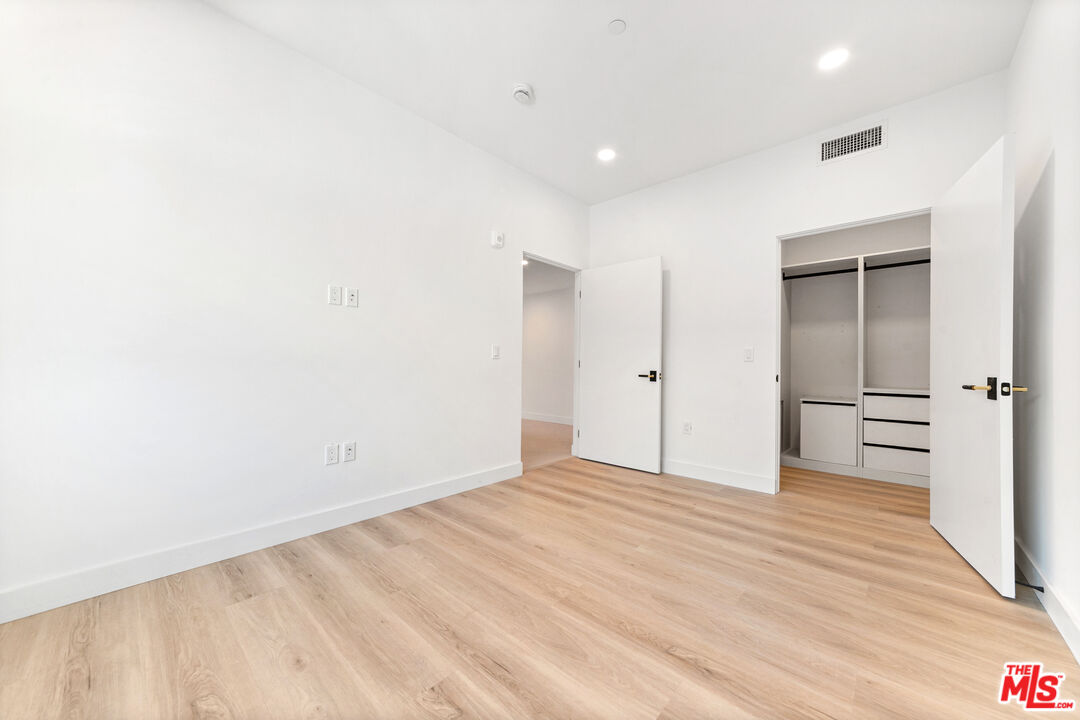 1257 N Sweetzer Ave Unit: 101