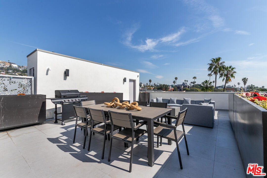 1257 N Sweetzer Ave Unit: 104