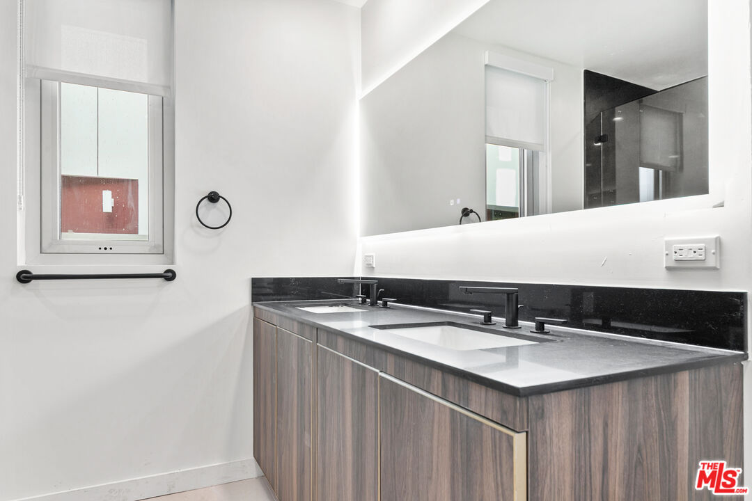 1257 N Sweetzer Ave Unit: 104