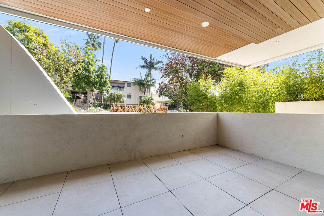 1257 N Sweetzer Ave Unit: 104