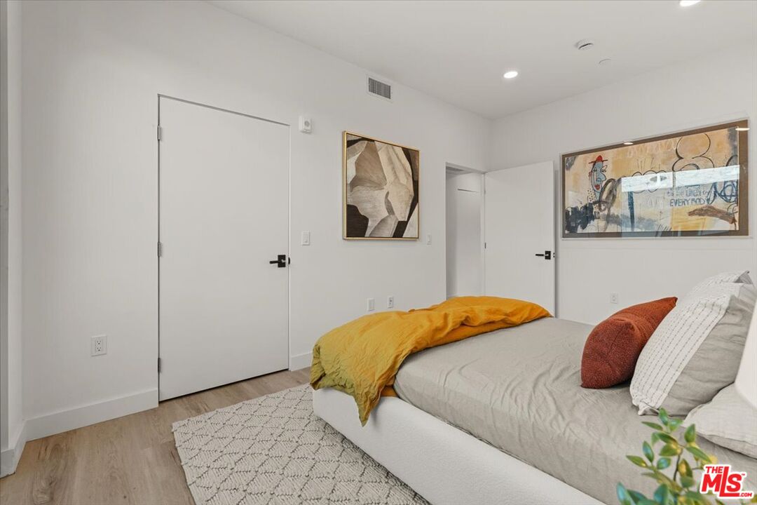 1257 N Sweetzer Ave Unit: 202