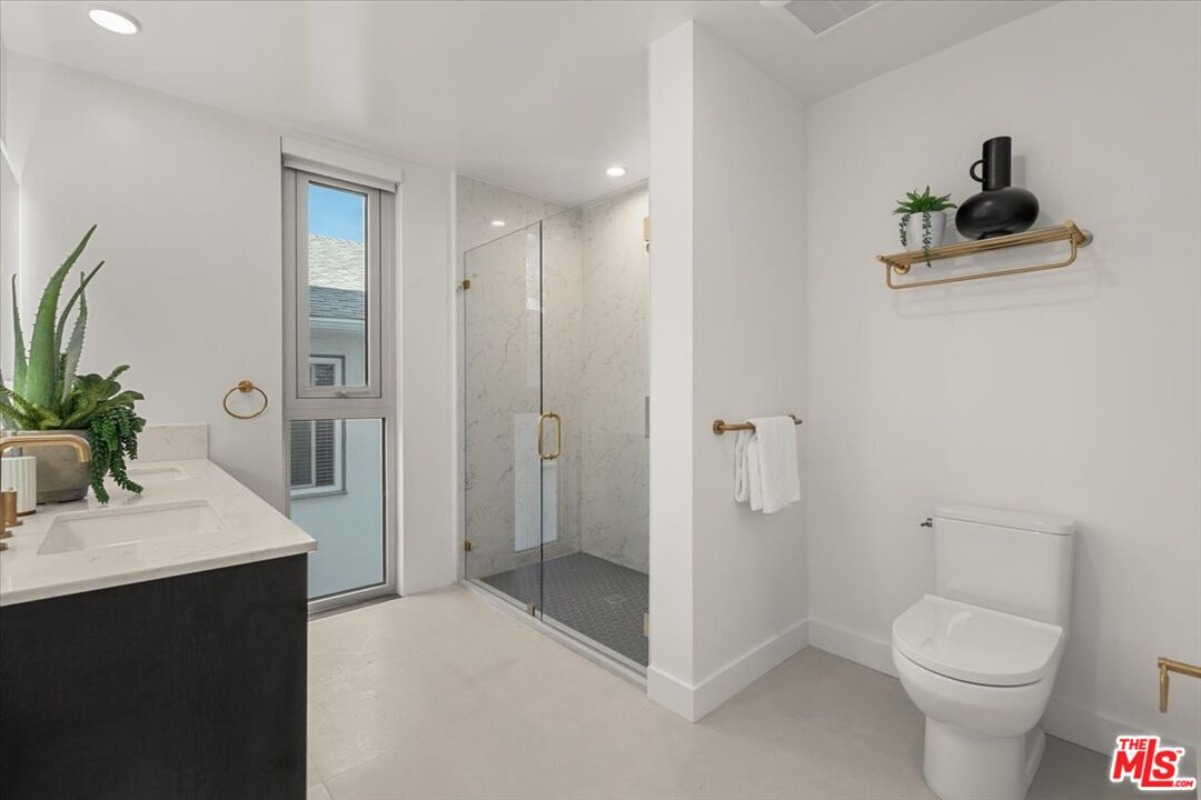 1257 N Sweetzer Ave Unit: 202