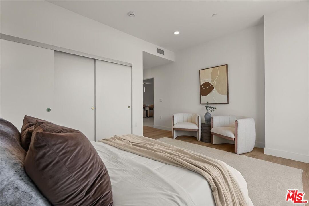 1257 N Sweetzer Ave Unit: 202