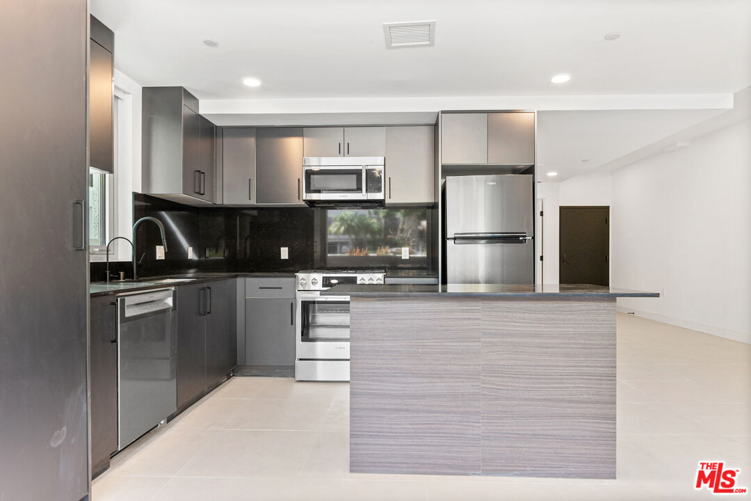 1257 N Sweetzer Ave Unit: 103