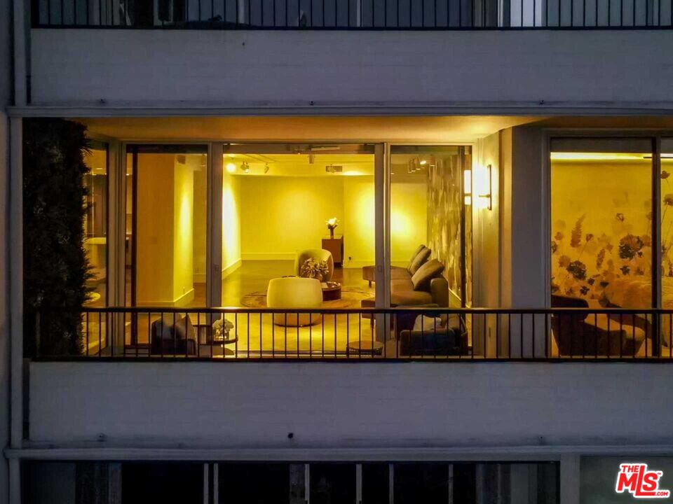 1100 Alta Loma Rd Unit: 1404