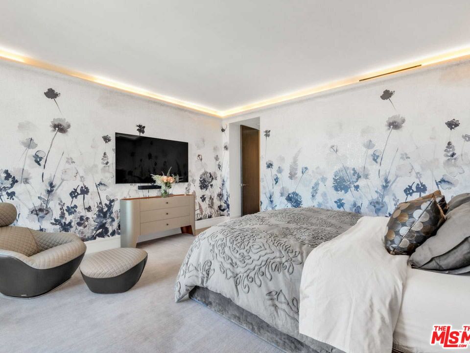 1100 Alta Loma Rd Unit: 1404