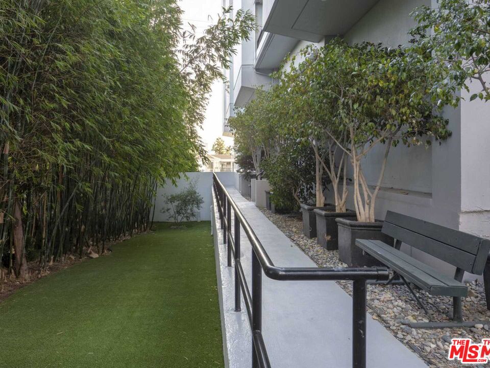 1100 Alta Loma Rd Unit: 1404