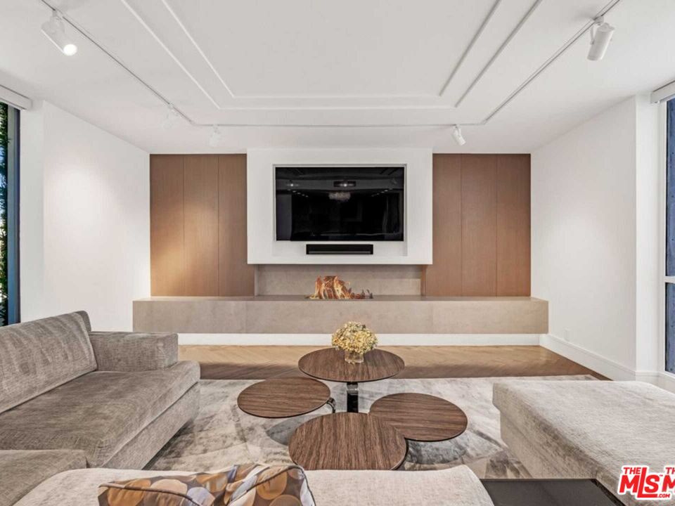 1100 Alta Loma Rd Unit: 1404