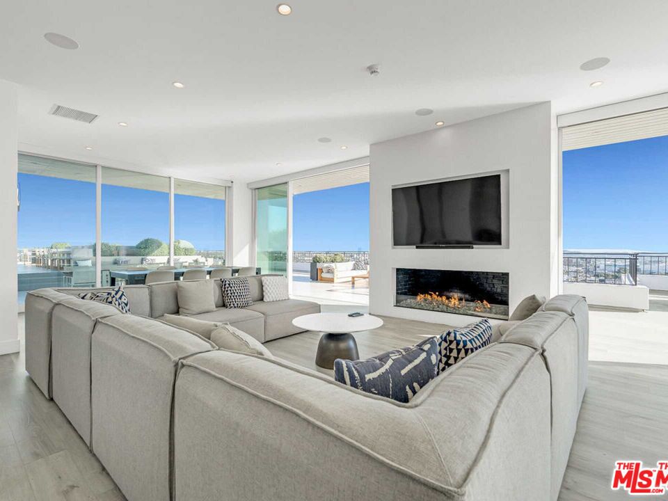 1100 Alta Loma Rd Unit: 1404