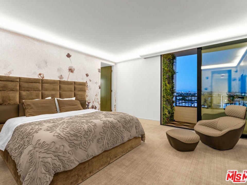 1100 Alta Loma Rd Unit: 1404