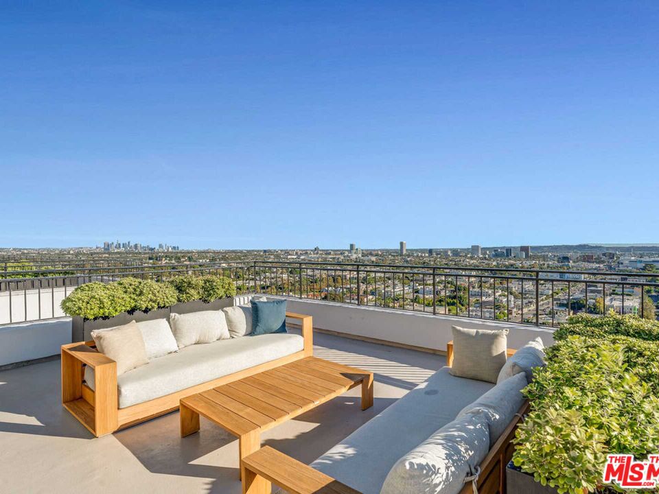 1100 Alta Loma Rd Unit: 1404