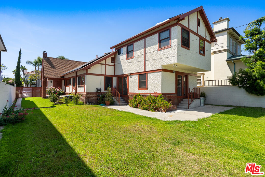 312 N Palm Dr