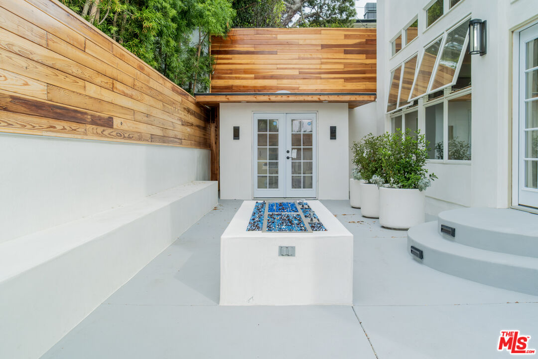 147 Napoleon St
