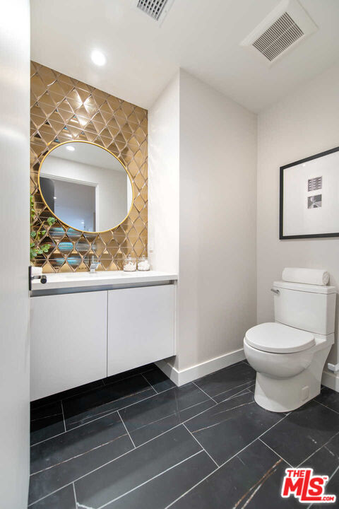 825 N Croft Ave Unit: 102