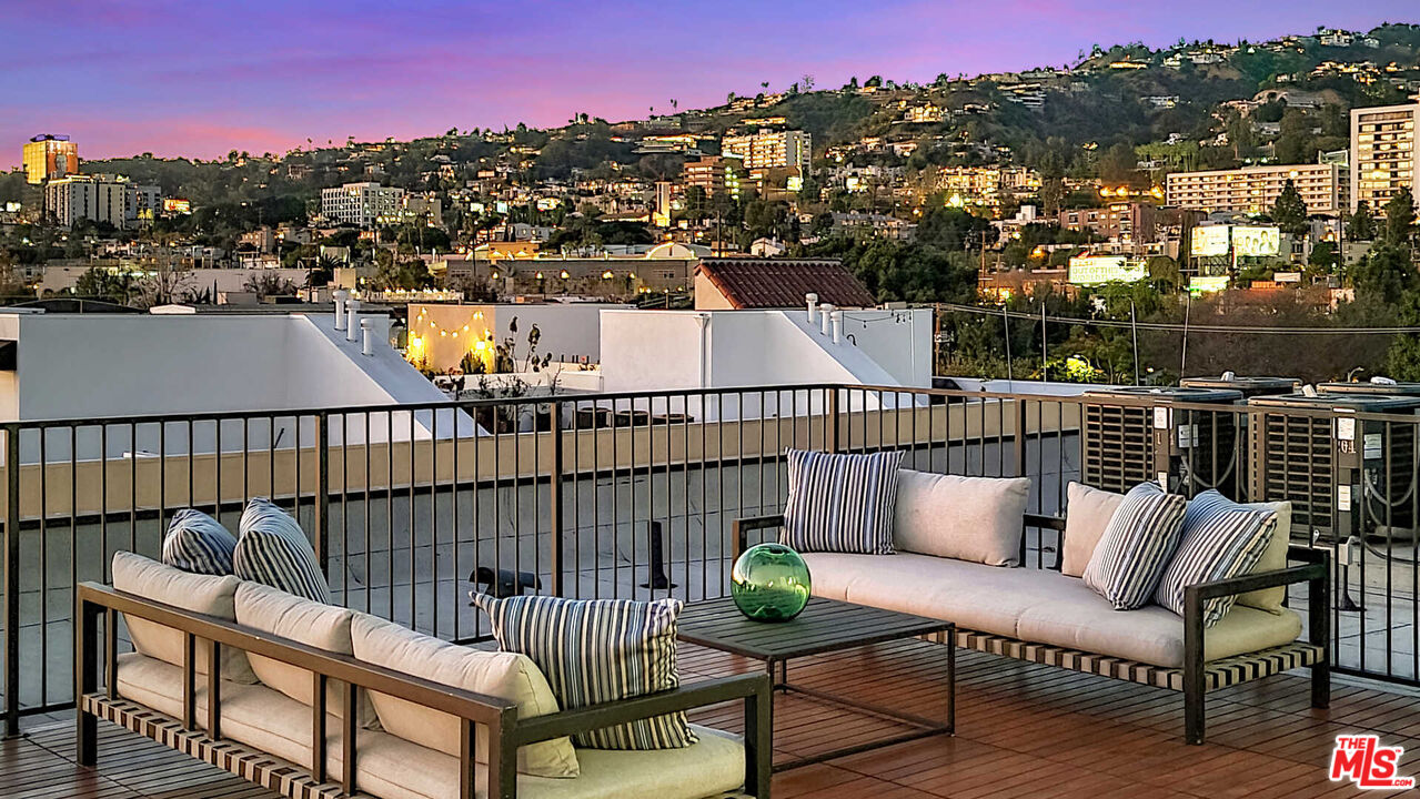 825 N Croft Ave Unit: 102