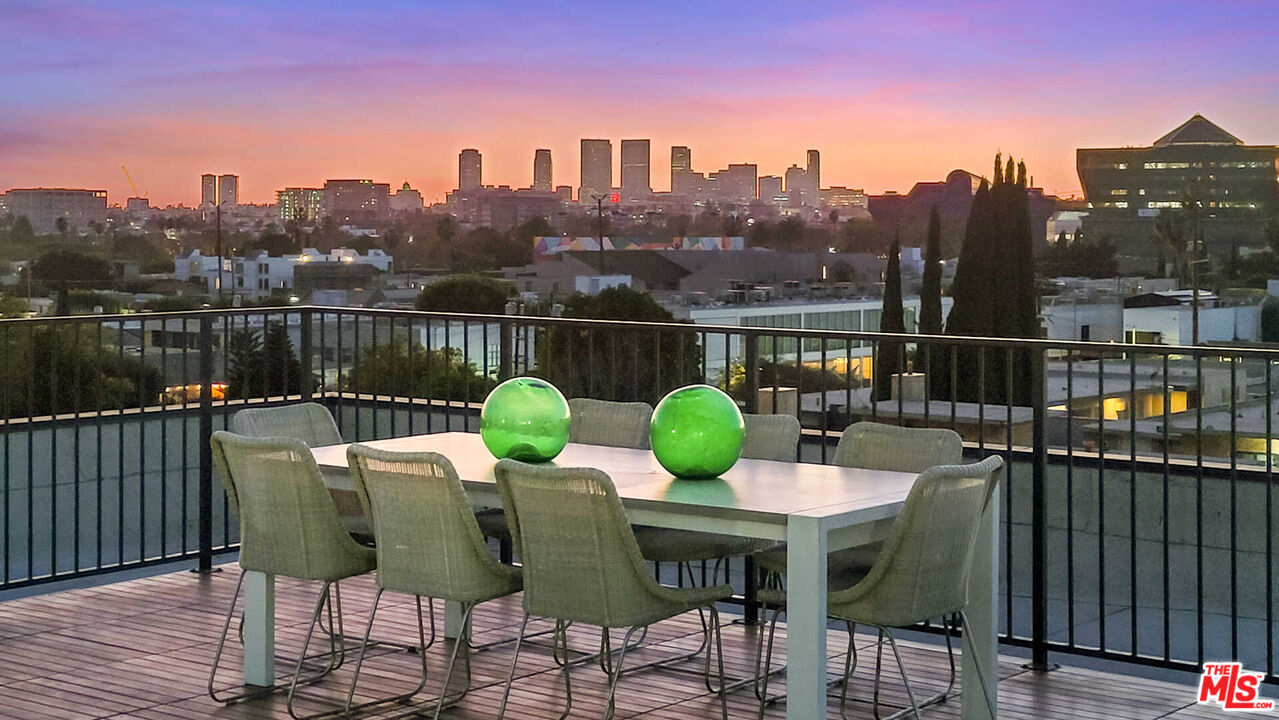 825 N Croft Ave Unit: 102