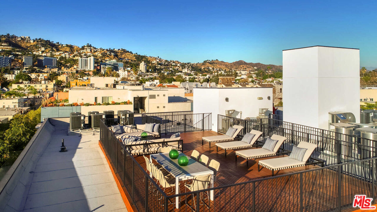 825 N Croft Ave Unit: 102