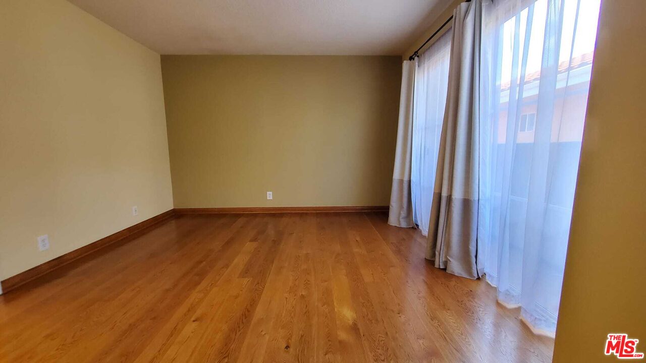 7320 Balboa Blvd Unit: 123