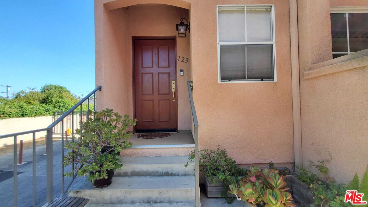 7320 Balboa Blvd Unit: 123
